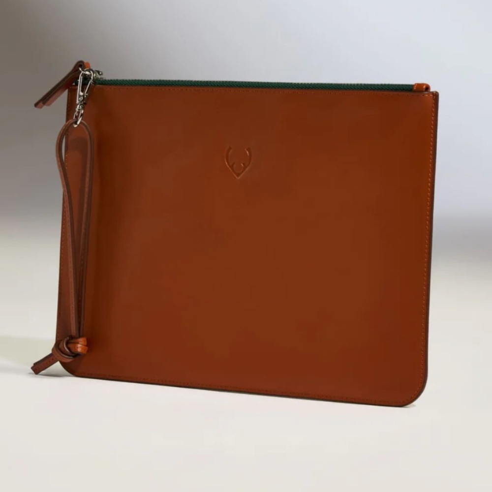 Antler leather wrist bag ZIPPED POUCH WITH WRISTLET IN TAN LEATHER
